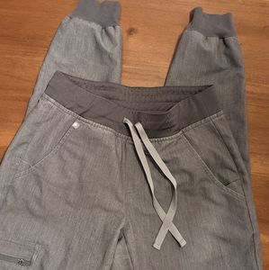 XS figs Zamora jogger, grey, great condition!
